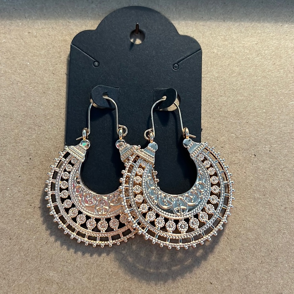 Gold plate hoop earring